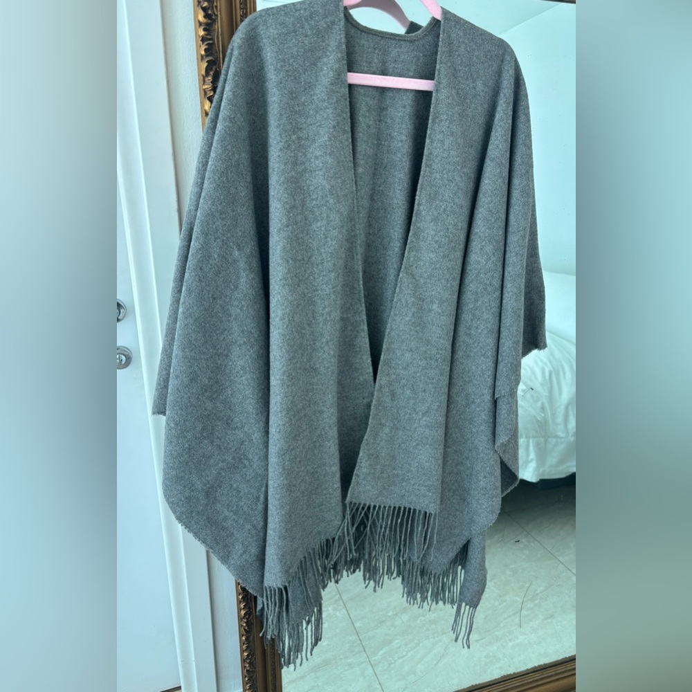 Lord & Taylor Beautiful Cape:
